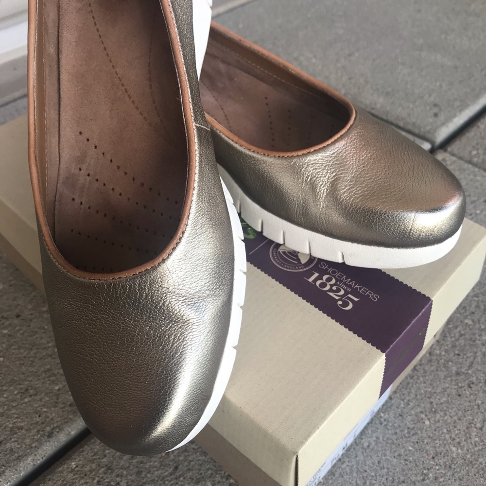 Clarks Daelyn  Towne Gold Metallic Wedge